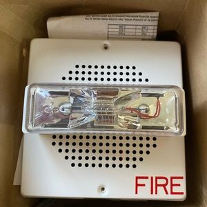 Siemens  Sef-Mc-w Fire Alarm Speaker Strobe Multi-Candela new in box!!!